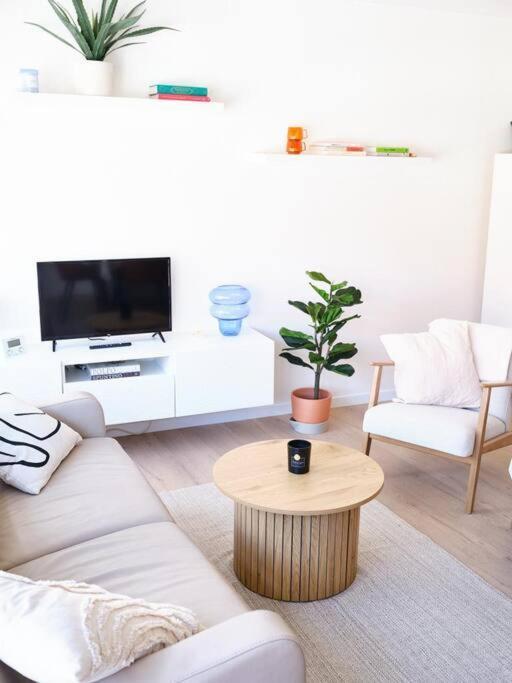 Hugo By The Harbor, Light-Filled And Centrally Located Apartment - Free Parking Ostende Extérieur photo