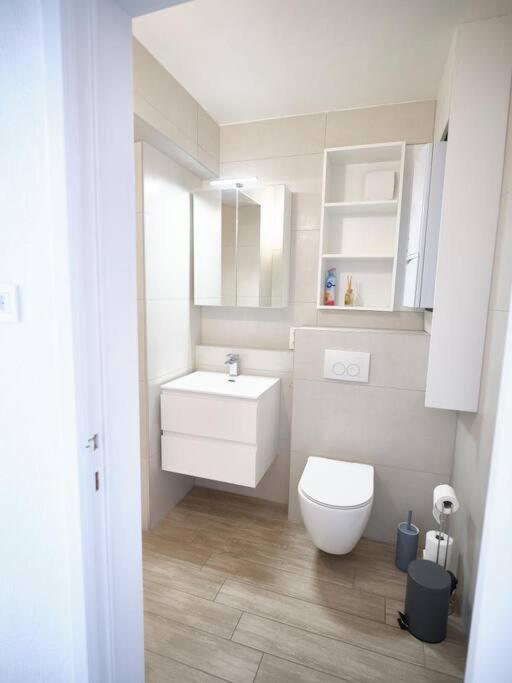 Hugo By The Harbor, Light-Filled And Centrally Located Apartment - Free Parking Ostende Extérieur photo