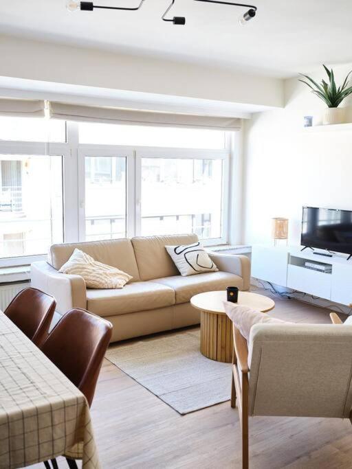 Hugo By The Harbor, Light-Filled And Centrally Located Apartment - Free Parking Ostende Extérieur photo